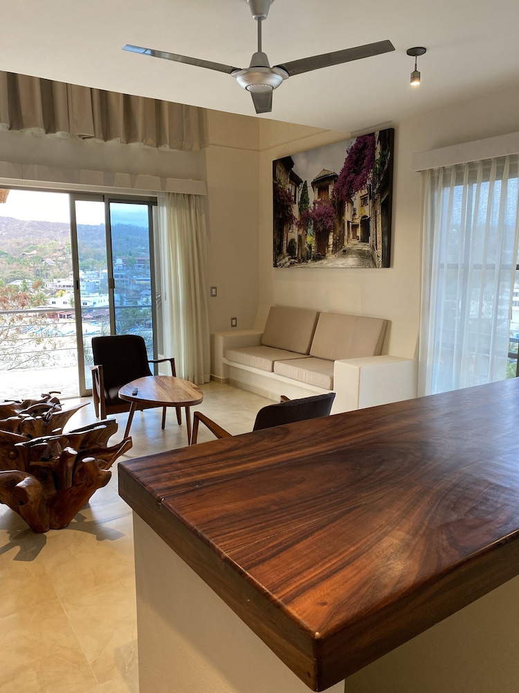 Luxury Apartment, 1 King Bed, Balcony, Oceanfront photo 3