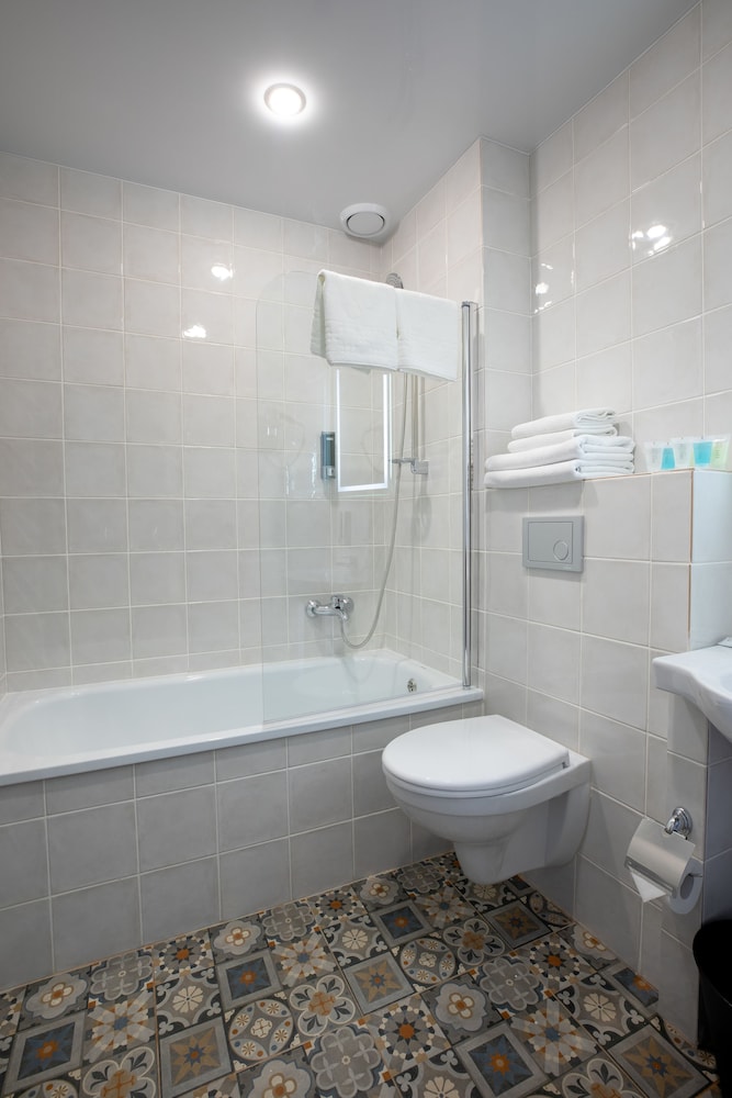 Standard Double or Twin Room photo 3
