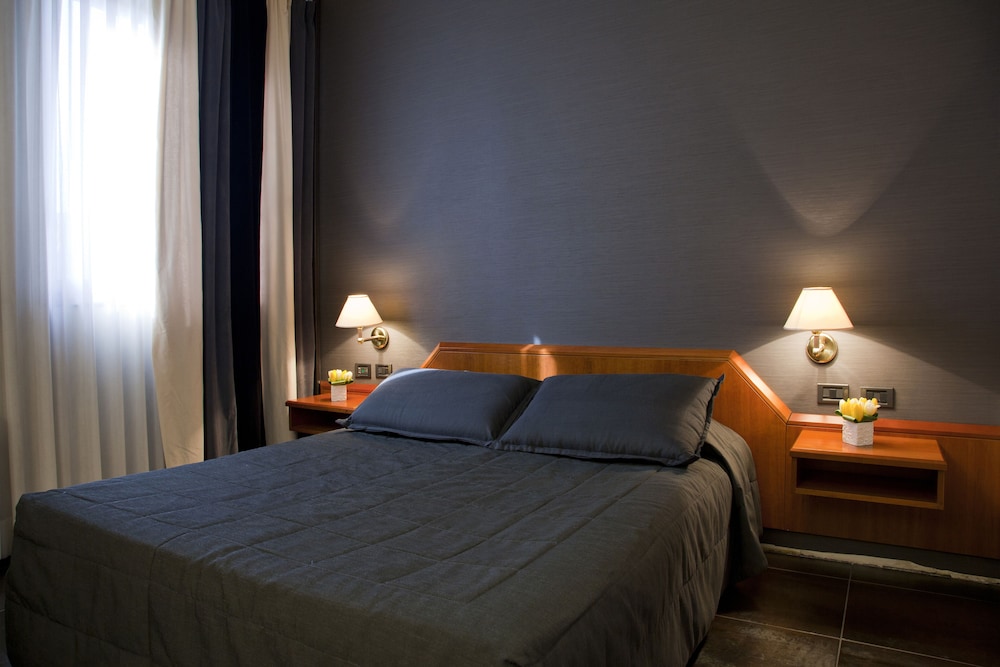 Standard Double or Twin Room photo 2