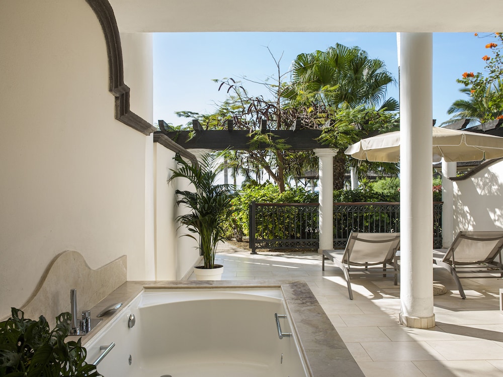 Red Level Junior Suite Large Terrace with Whirlpool - Photo 11