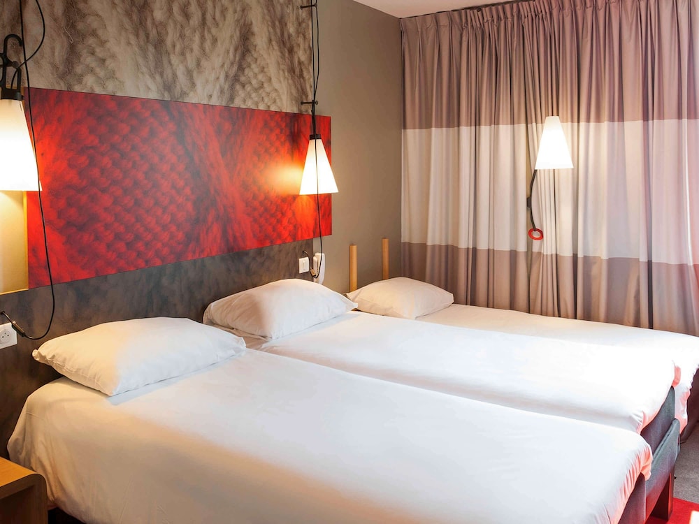 Standard Room, 3 Twin Beds photo 1