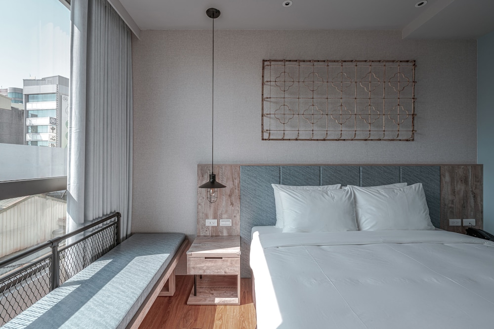 Deluxe View Room with Bathtub - Photo 2