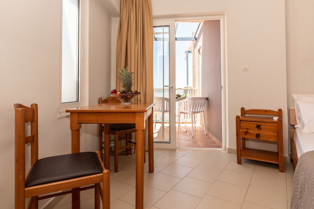 Standard Twin Room, 2 Twin Beds, Non Smoking, Sea View photo 2