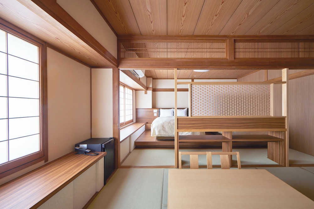 Superior Twin Room, Non Smoking - Photo 8