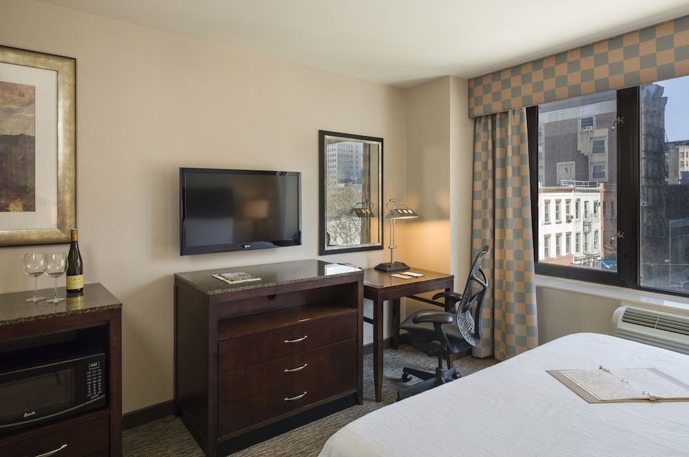 Deluxe Room, 1 Queen Bed
