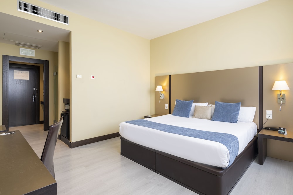 Standard Double Room - Photo 9