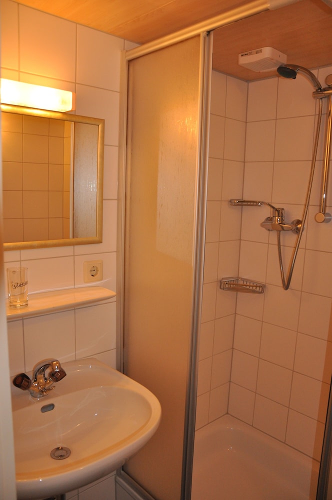 Basic Single Room, 1 Twin Bed, Non Smoking, Mountain View photo 3