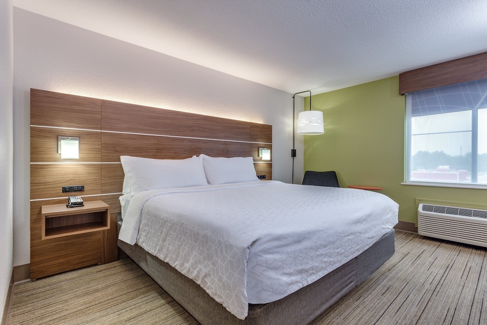 Suite, 1 King Bed, Microwave - Photo 1