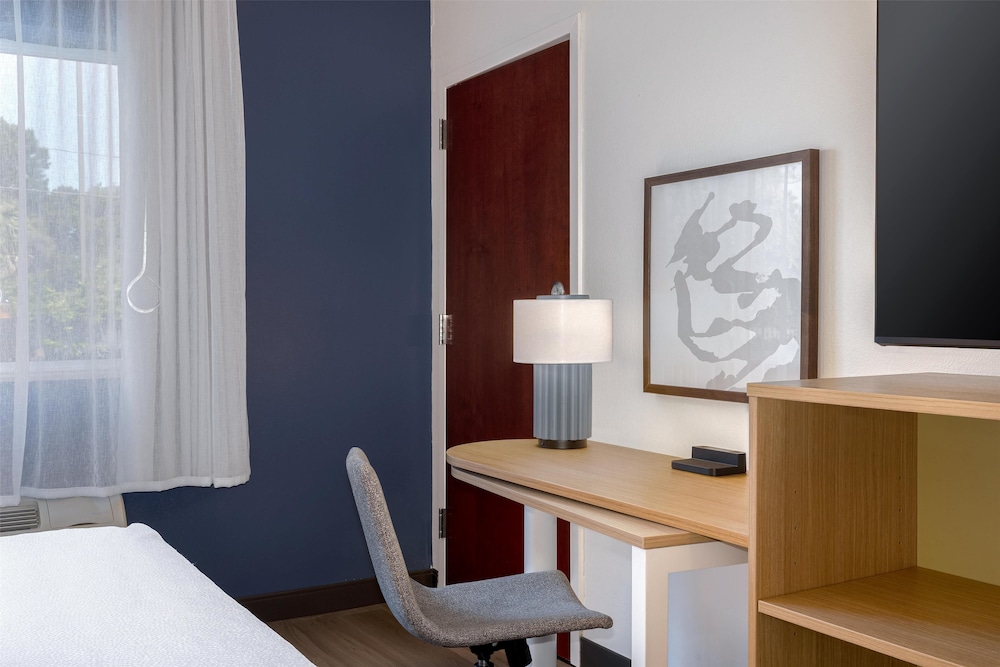 Room, 1 Queen Bed, Accessible (Mobility & Roll-In Shower)