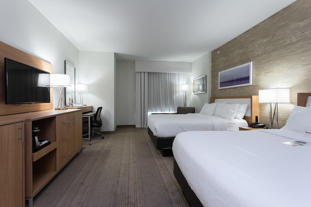Deluxe Room, 2 Queen Beds, Accessible, Non Smoking (Hearing) photo 2