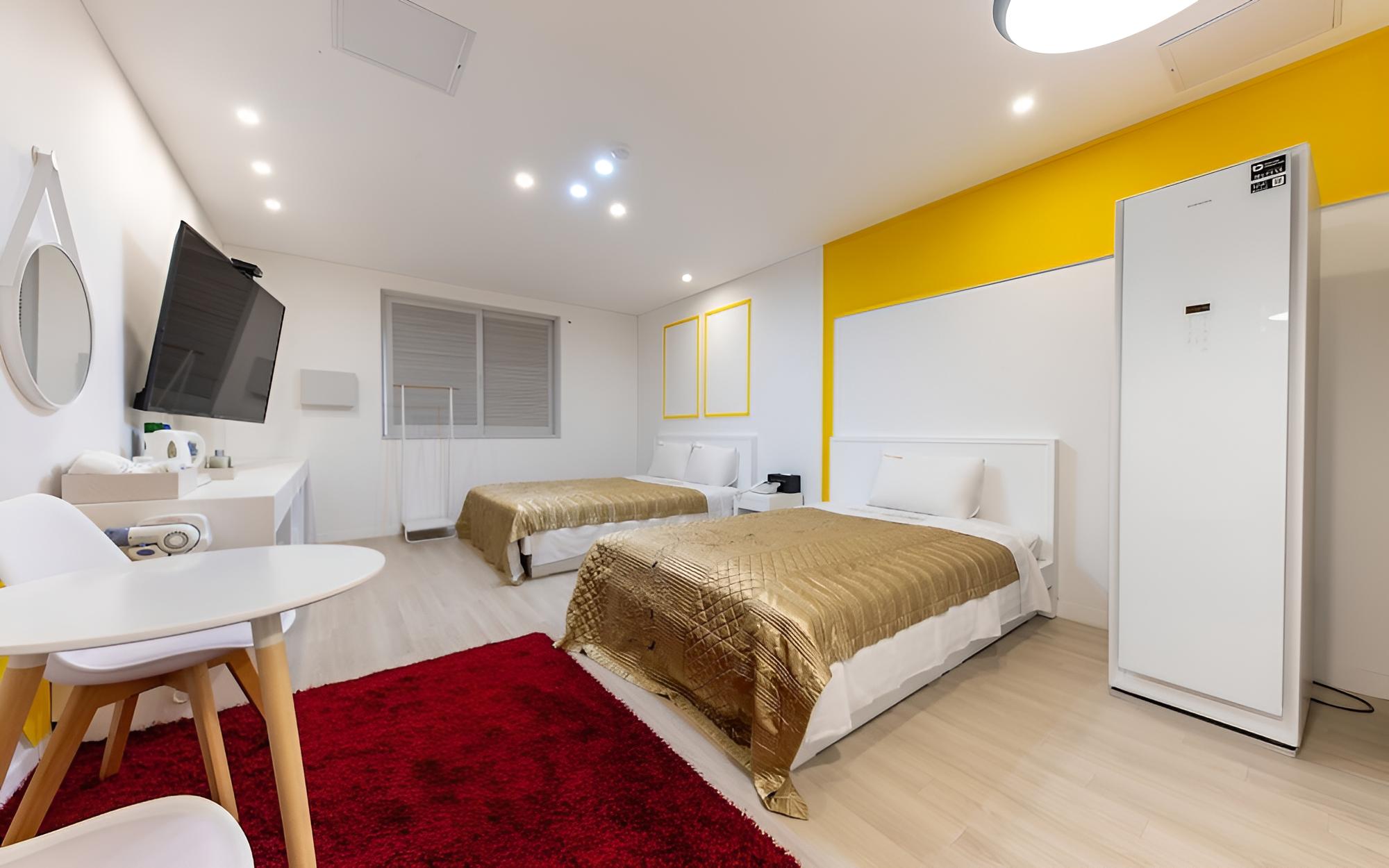 Room (Twin (Styler For 2 Netflix)) - Photo 1