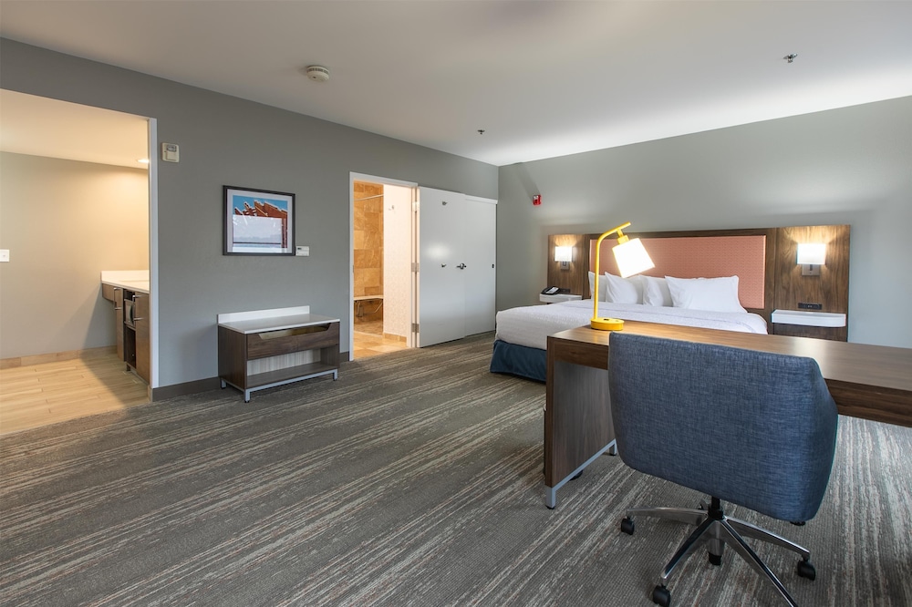 Room, 1 King Bed, Accessible, Non Smoking - Photo 3