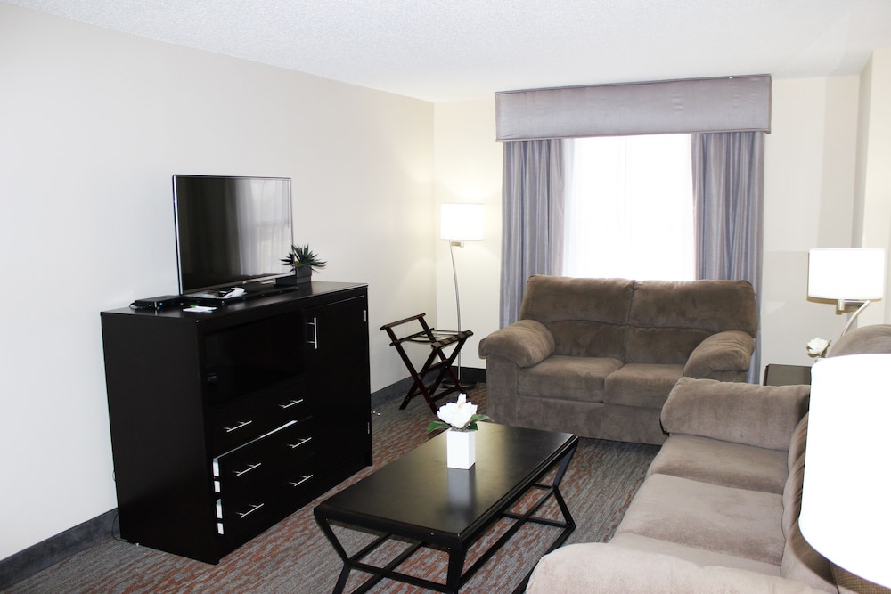 Suite, 1 Bedroom, Kitchen - Photo 5