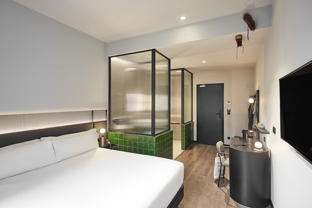 Double or Twin Room - Photo 8