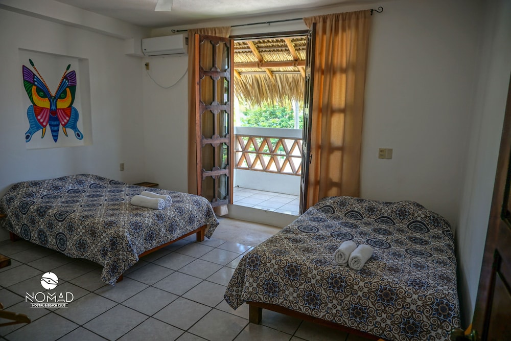 Superior Quadruple Room, 2 Queen Beds, Partial Ocean View, Beachside
