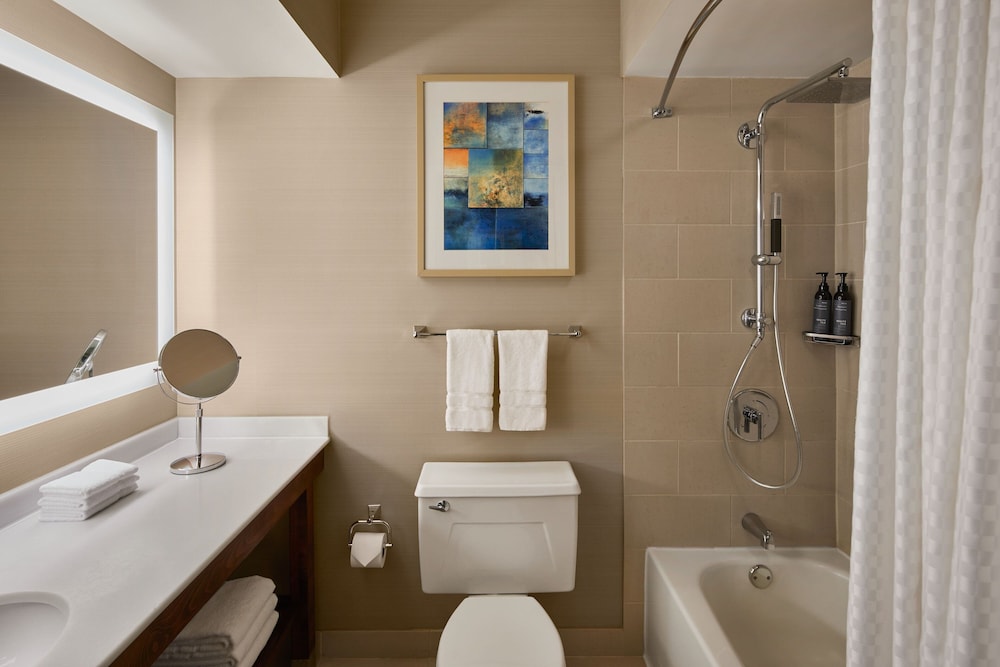 Premium Room, 1 King Bed, Bay View - Photo 9