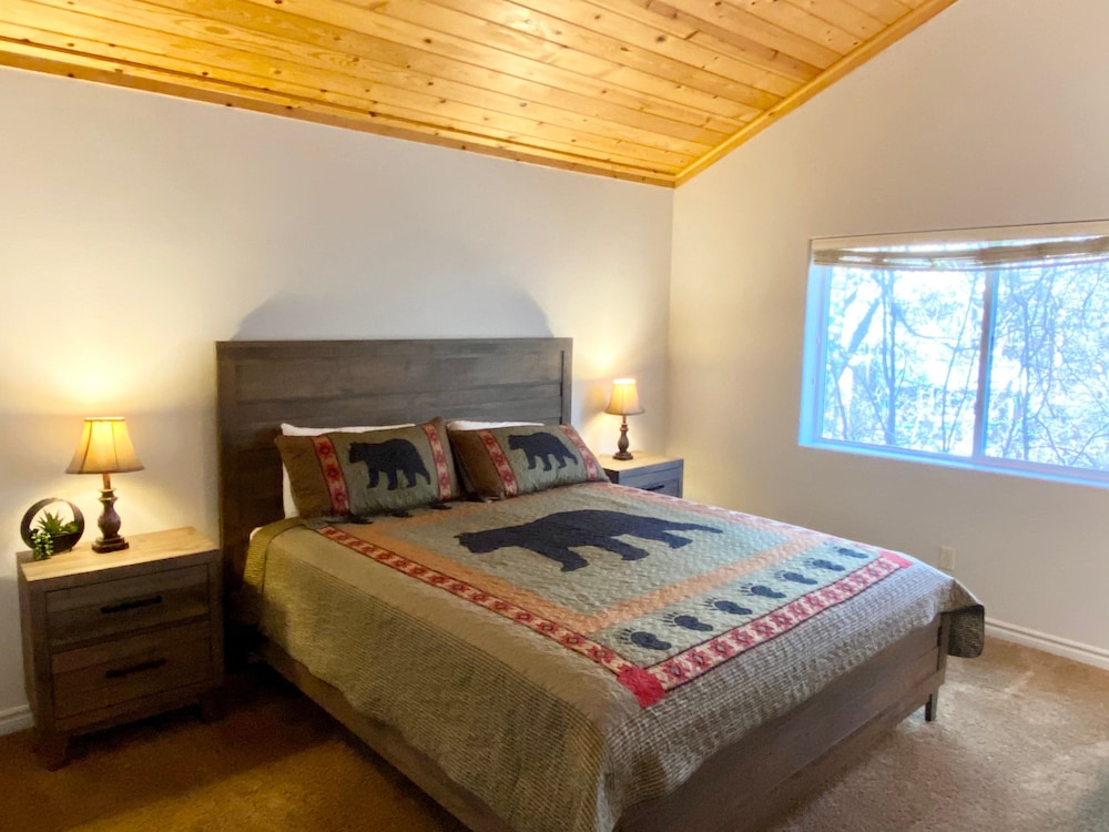 Cabin, Multiple Beds, Patio, Mountain View photo 2