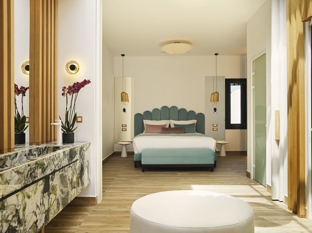 Honeymoon Suite with Sea View and Heated Pool - Photo 2
