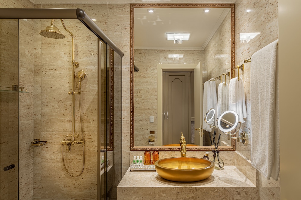 Suite Master with Spa Bath thumbnail 5