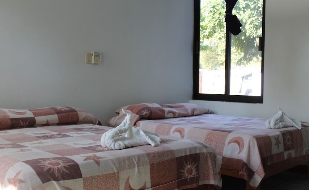 Room - Photo 9