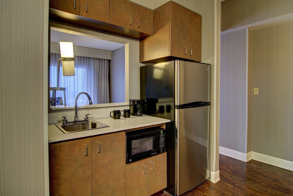Suite, 1 Bedroom - Photo 3