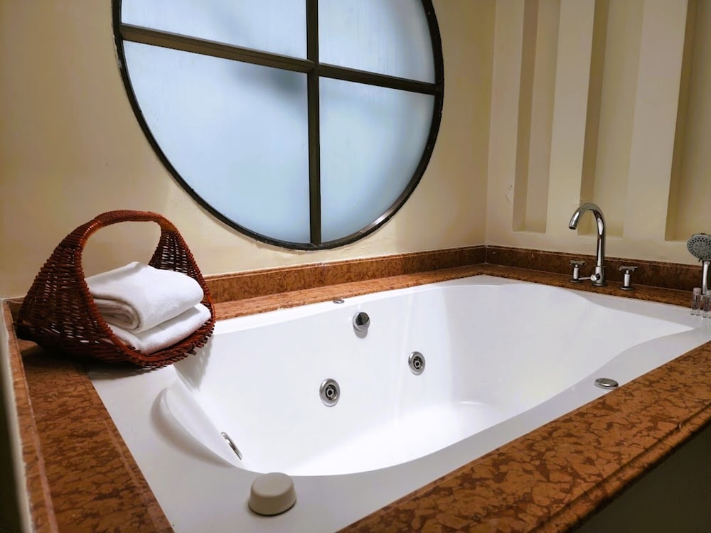Penthouse, Hot Tub - Photo 3