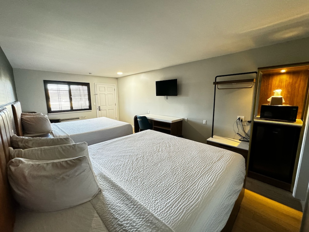 Deluxe Double Room, Multiple Beds, Non Smoking