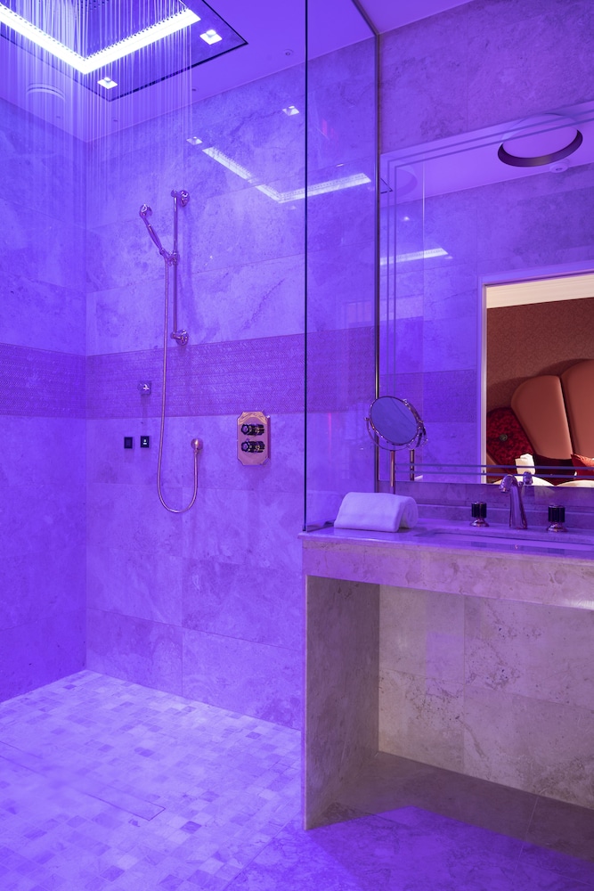 Executive Passion Room thumbnail 5