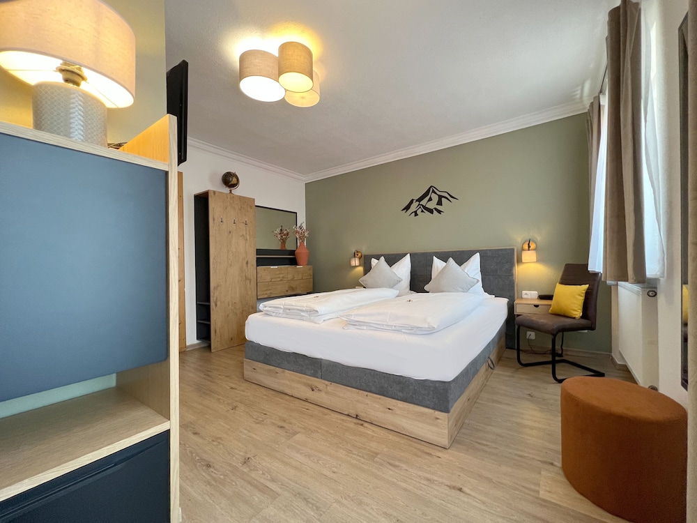 Classic Double Room, Balcony, Lake View photo 2