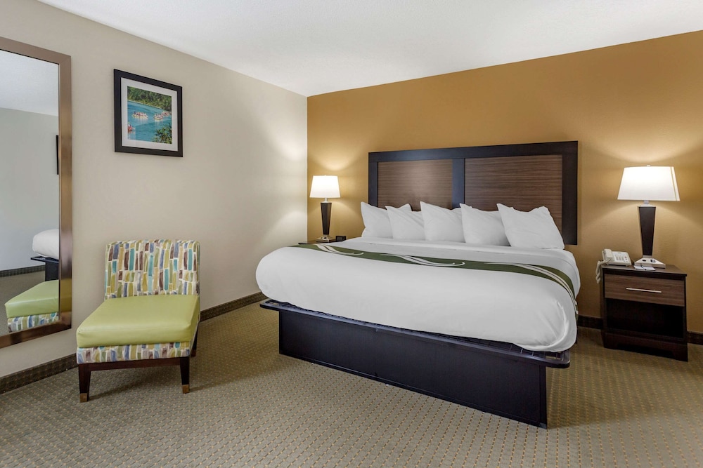 Standard Room, 1 King Bed, Non Smoking - Photo 1