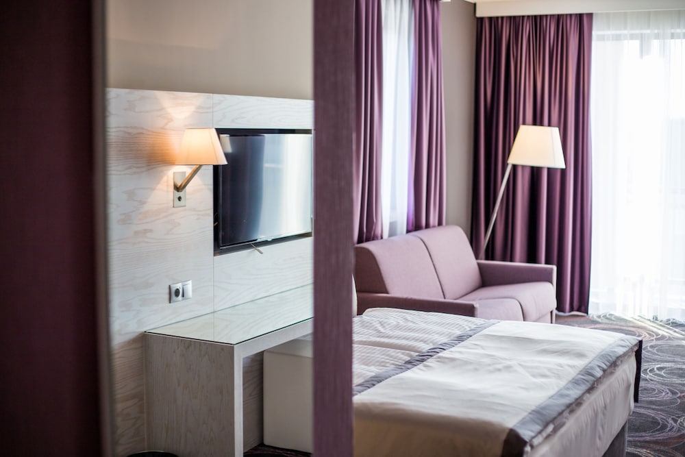 Deluxe Room, 1 King Bed with Sofa bed (Extra Room) photo 2