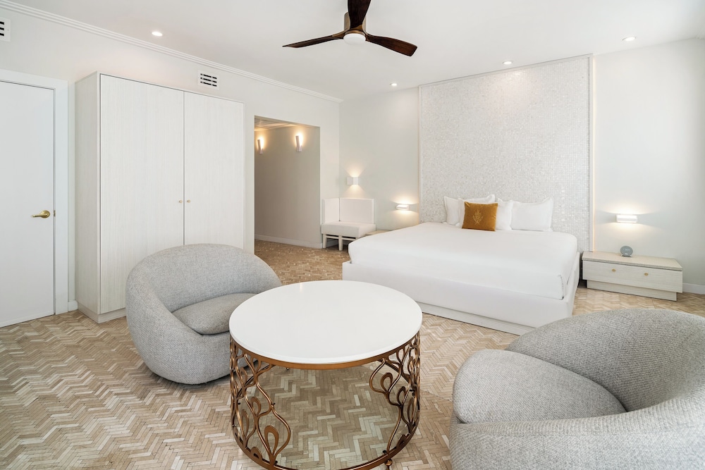 Junior Suite, 1 King Bed - Photo 5