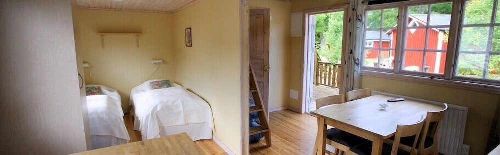 Cottage, 2 bedrooms (sheets/cleaning not included) photo 1
