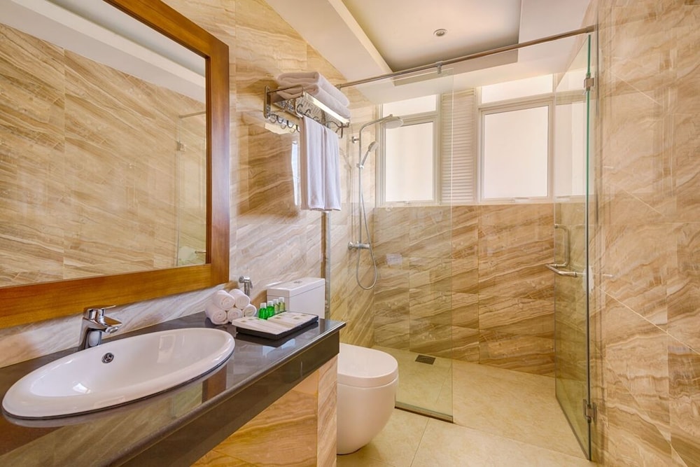 Super Deluxe Quadruple with Kitchenette - Main Wing photo 2