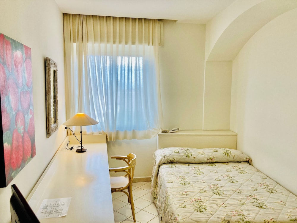Basic Room, 1 Large Twin Bed, City View