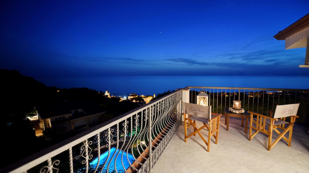 Deluxe Suite, 1 King Bed, Hot Tub, Sea Facing photo 3