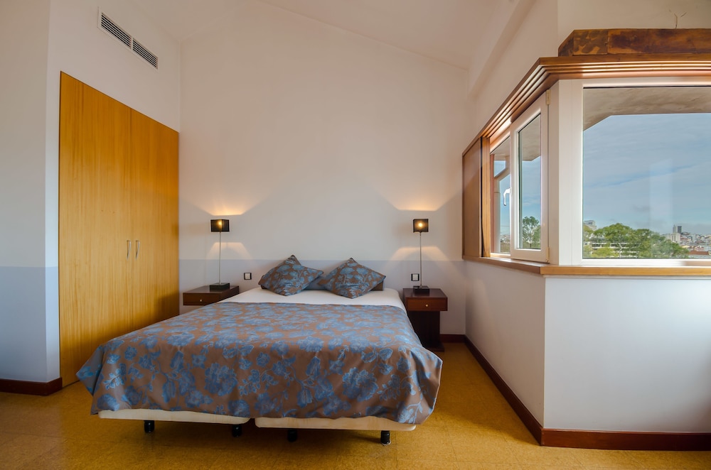 Suite, 1 Queen Bed, City View - Photo 2