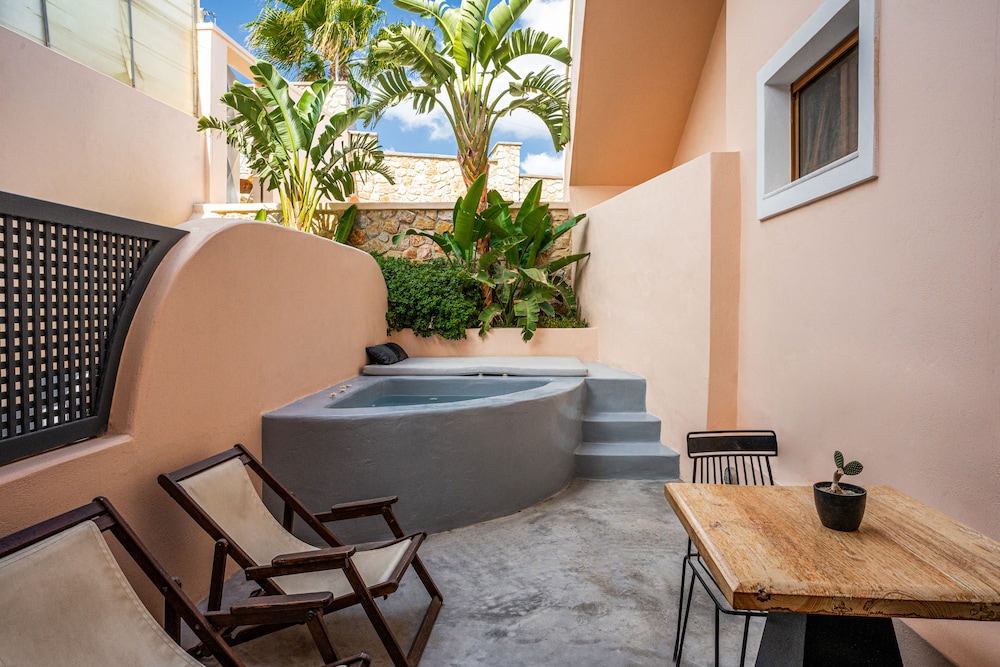 Classic Suite, Garden View (& private Jetted Tub) - Photo 10