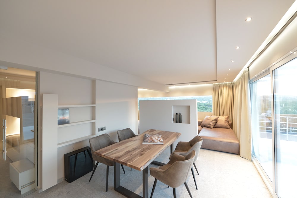 Signature Suite, Jetted Tub, Sea View