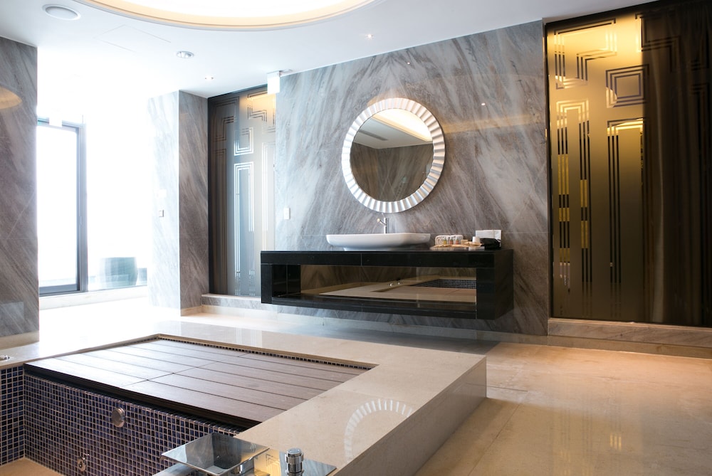 VIP Suite (Check in time starts from 6pm)