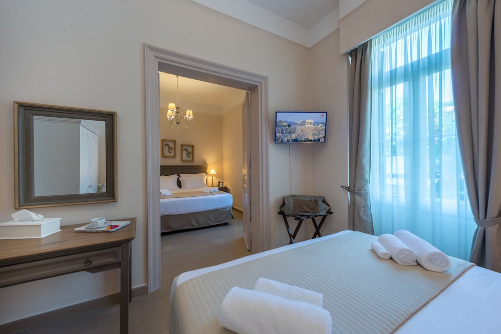Deluxe Quadruple Room, 2 Bedrooms, City View photo 2