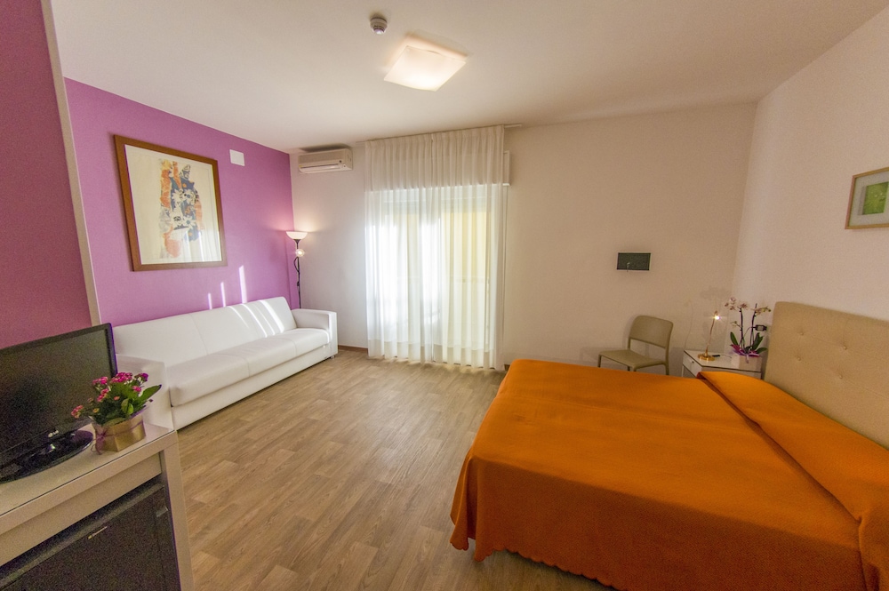 Superior Triple Room photo 2