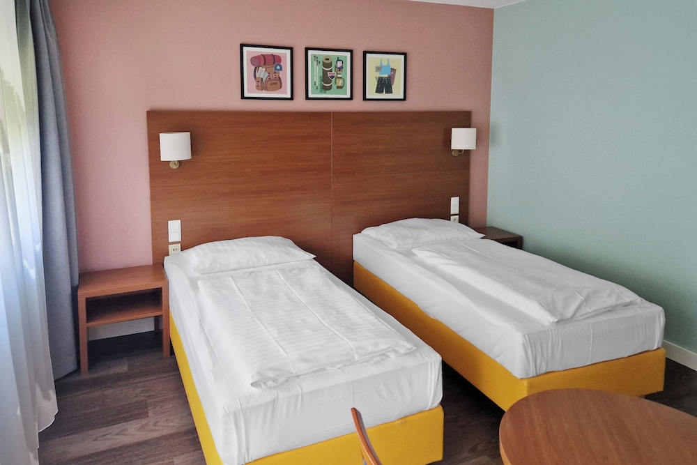 Standard Room, 2 Twin Beds - Photo 3