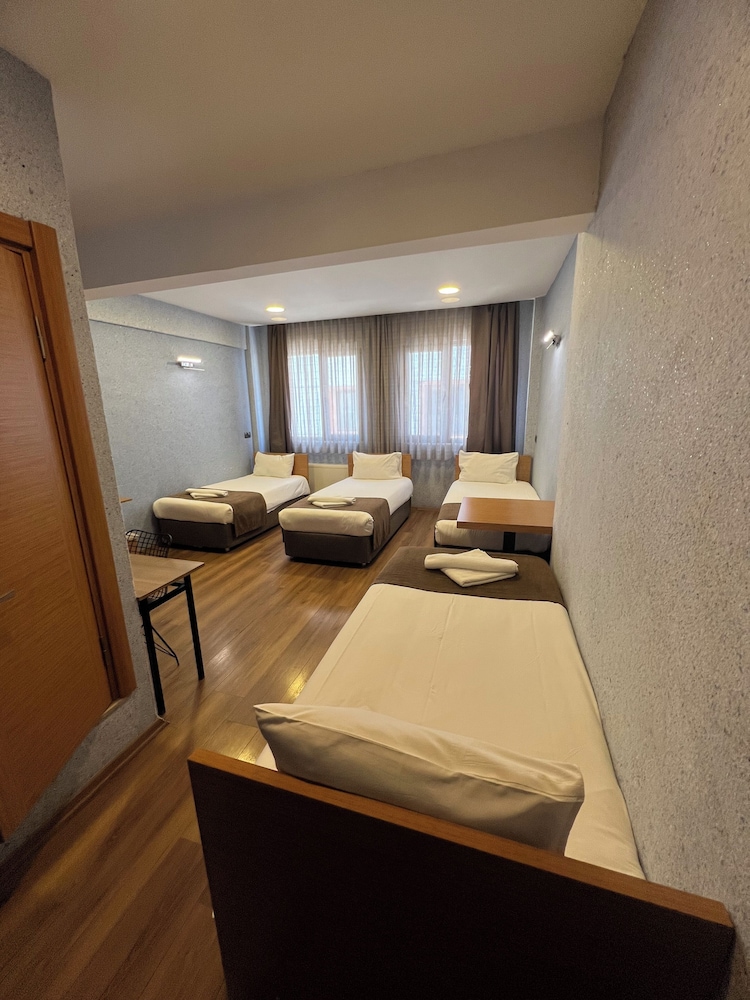 Basic Quadruple Room photo 1