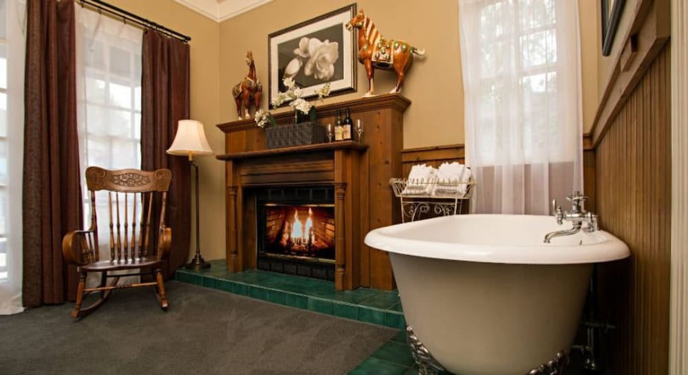 Room, Private Bathroom (#3 Fireside) photo 2