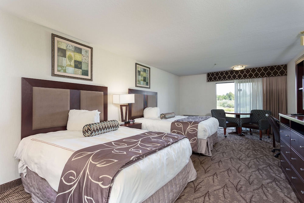 Deluxe Room (ADA)