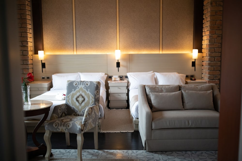 Exclusive Suite, Multiple Beds, Kitchen, Executive Level photo 2
