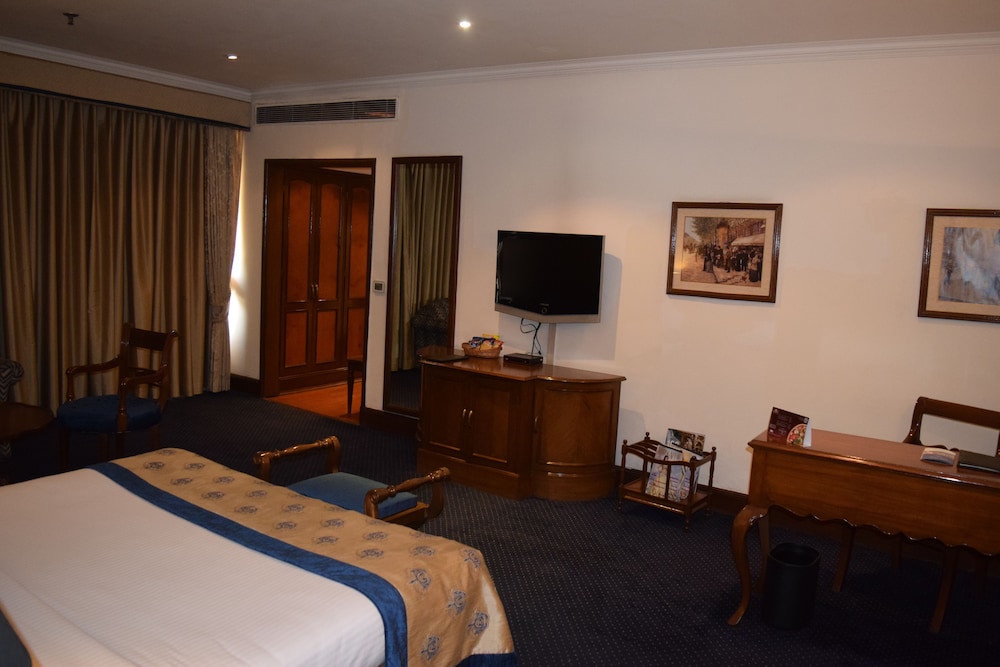 Business suite photo 2