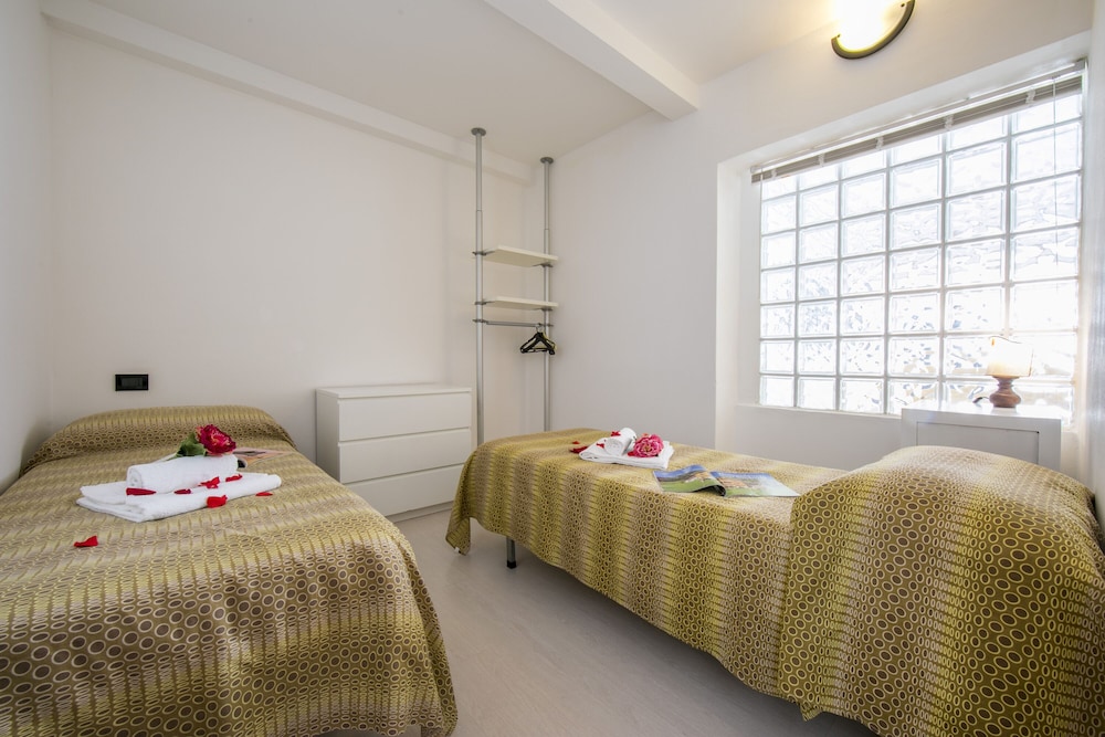 Family Apartment, Multiple Bedrooms, 2 Bathrooms, Lakeside (Menaggio Tosca 2)