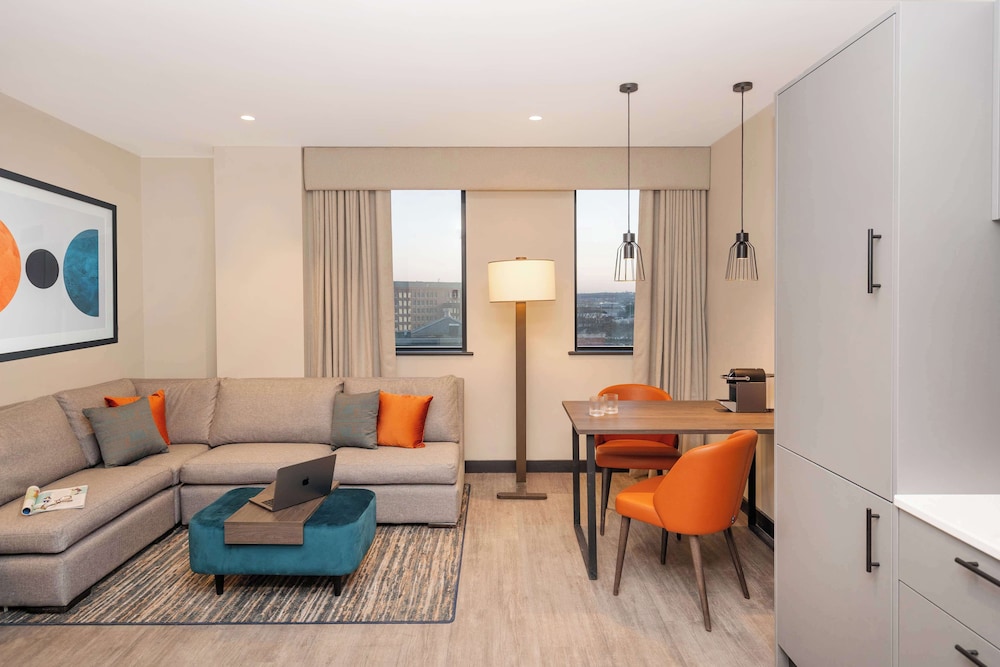 Suite, 1 Bedroom, Kitchenette - Photo 1